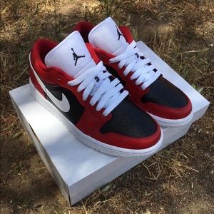 Jordan 1 Low Chicago Flip